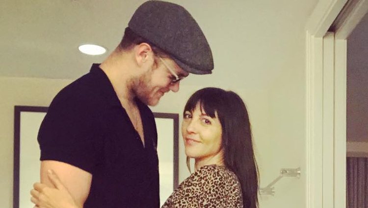 Dan Reynolds y Aja Volkman posan juntos para celebrar una velada / foto: Instagram Dan Reynolds