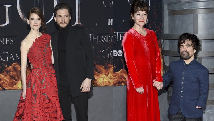 Kit Harington, Rose Leslie, Erica Schmidt y Peter Dinklage en la alfombra roja