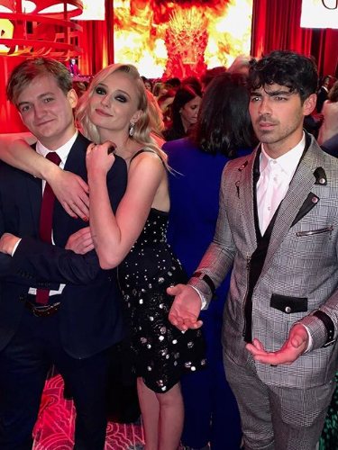 Joe Jonas, Sophie Turner y Jack Gleeson en la fiesta posterior a la premiere