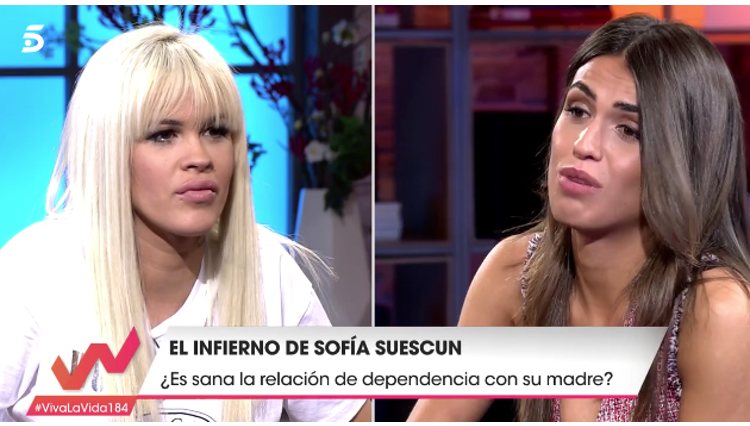 Ylenia Padilla realiza una serie de preguntas a Sofía Suescun en 'Viva la Vida' / foto: telecinco.es