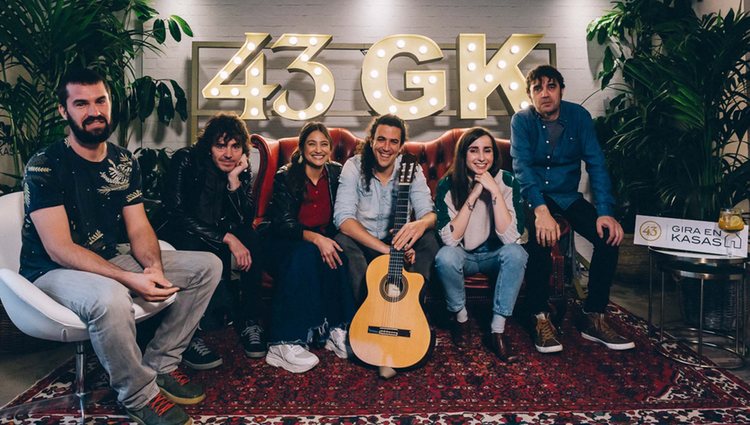 Zahara junto a otros artistas de la gira 43 Gira en Kasas