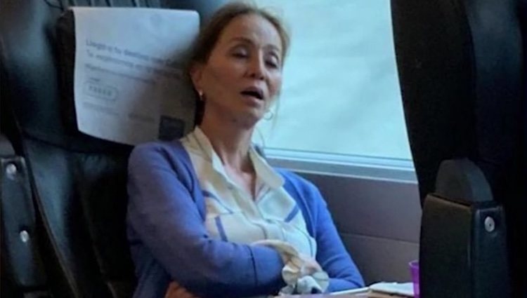  Isabel Preysler pillada durmiendo