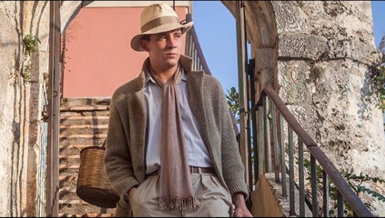 Josh O'Connor en el reparto de la serie 'The Durrells' | Foto: Instagram