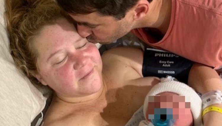 Amy Schumer, Chris Fischer y el recién nacido / Foto: Instagram