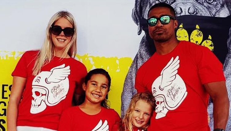 Pua Magasiva con su mujer y sus dos hijas / Foto: Instagram