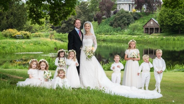 Lady Gabriella Windsor y Thomas Kingston con los pequeños en los jardines de Frogmore House