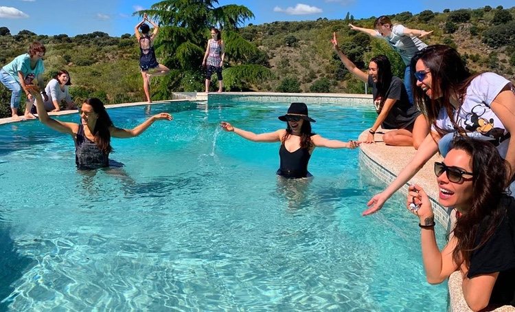 Pilar Rubio con sus amigas en su despedida de soltera / Instagram 