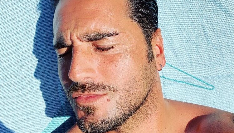 David Bustamante disfrutando un día de piscina antes de asistir al como invitado al concierto de Paty Cantú Foto: Intsgram @davidbusta