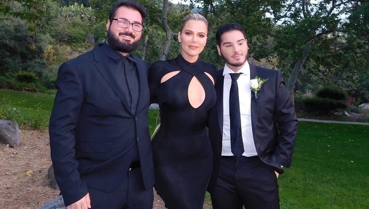 Khloe Kardashian con su fan Narbeh Babakhani y su hermano / Foto: Instagram