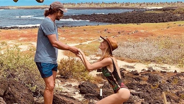 Vanesa Lorenzo pidiendo matrimonio a Carles Puyol/ Foto: Instagram