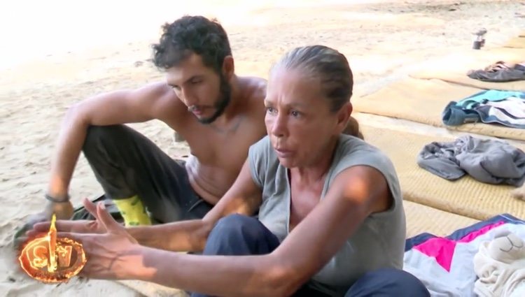 Isabel Pantoja echándole en cara a Mónica Hoyos que no la esperaran ni a ella ni a Omar Montes para comer en 'Supervivientes 2019' / Foto: Telecinco.es