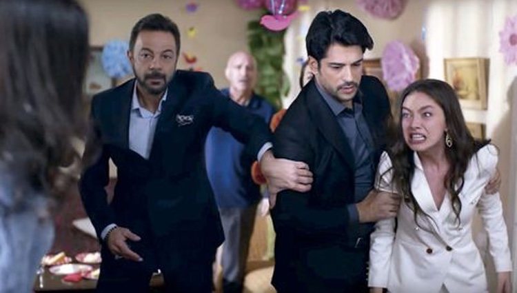 Protagonistas de 'Kara Sevda'