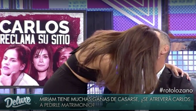 Miriam Saavedra besa a Carlos Lozano después de que este se enfade / Foto: Telecinco.es