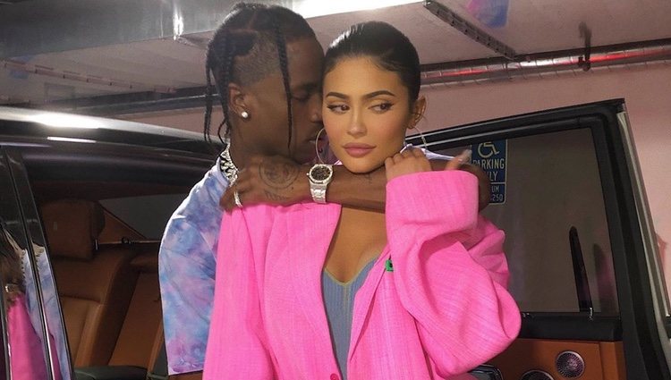 Kylie Jenner y Travis Scott aparcan en un vado para minusválidos | Foto: Instagram