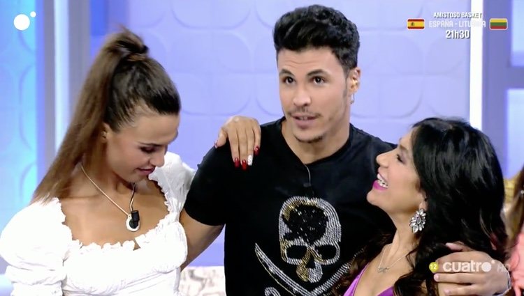 Kiko Jiménez con Sofía Suescun y Maite Galdeano en 'MYHYV'/ Foto: cuatro.com