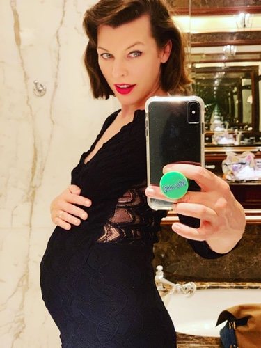 Milla Jovovich mostrando su barriga de 13 semanas/Foto: Instagram