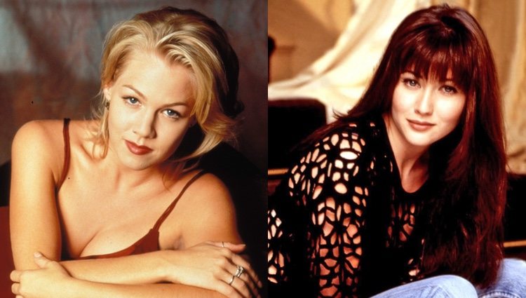 Jennie Garth y Shannen Doherty posando