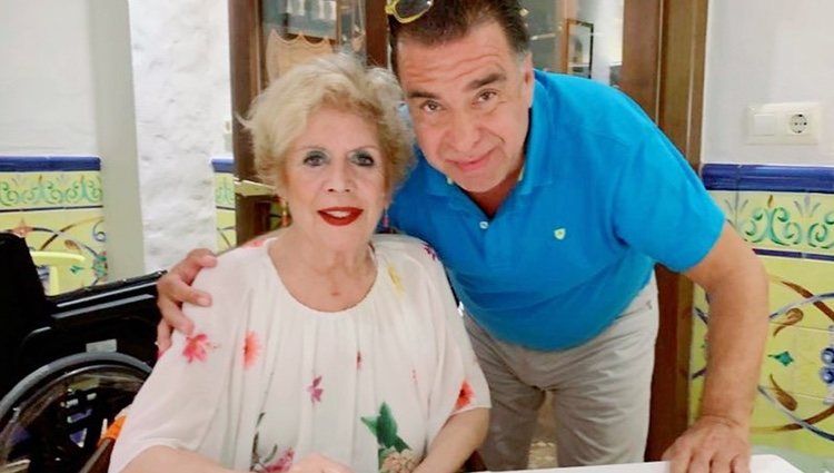 María Jiménez, muy sonriente junto a Domingo García en la publicación que ha hecho el empresario en Instagram Foto: Instagram: @codigo69