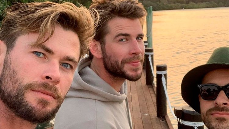 Liam Hemsworth con su hermano y un amigo/ Foto: Instagram