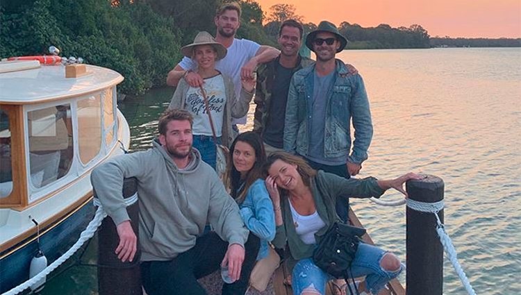 Liam Hemsworth con su familia/ Foto: Instagram