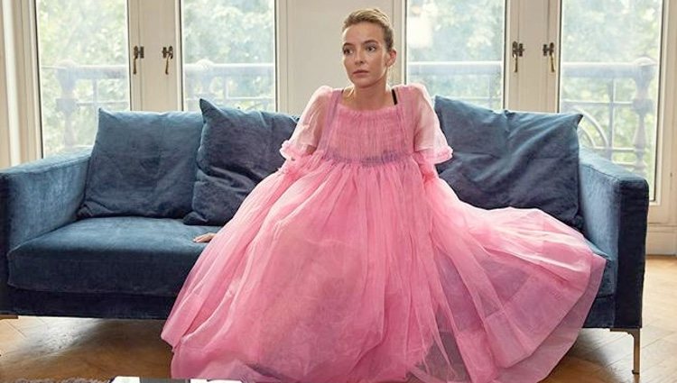 Villanelle con su icónico vestido rosa en 'Killing Eve'