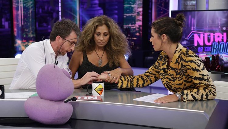 Pablo Motos, Lolita Flores y Pilar Rubio en 'El Hormiguero' | Instagram