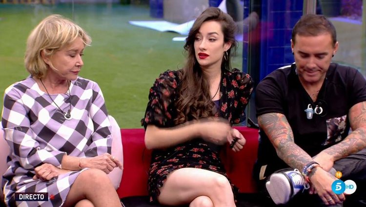 Mila se sienta junto a Adar y Dinio tras enterarse de su nominación | telecinco.es