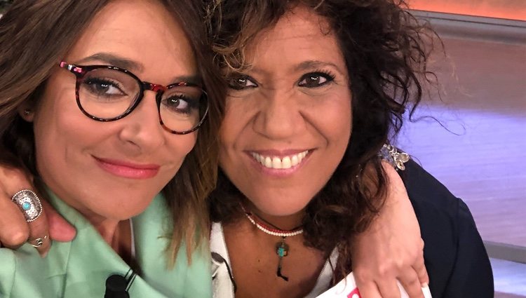 Toñi Moreno con Rosana en uno de sus programas/ Foto 