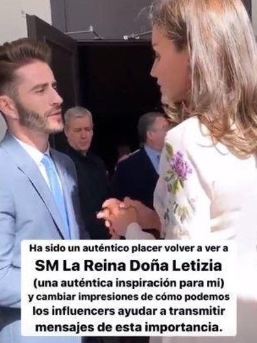 Pelayo Díaz charlando con la Reina Letizia/ Foto: Instagram