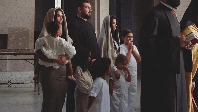 Kim Kardashian y sus hijos bautizándose en Armenia