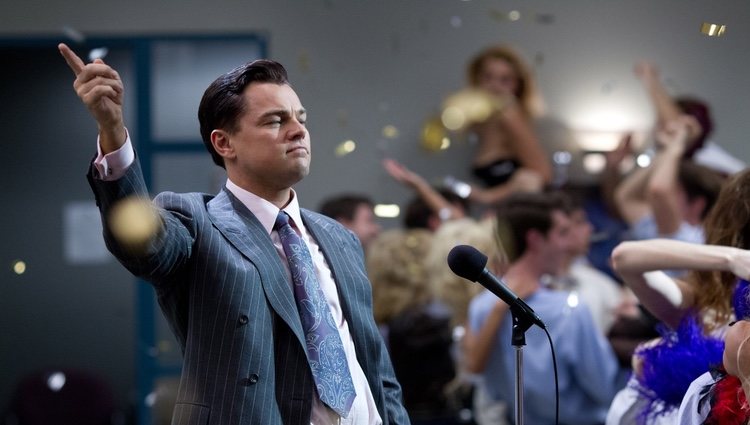 Leonardo DiCaprio en un fotograma e 'El lobo de Wall Street'