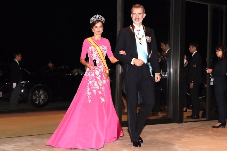 Los Reyes Felipe y Letizia en la cena por la entronización de Naruhito de Japón