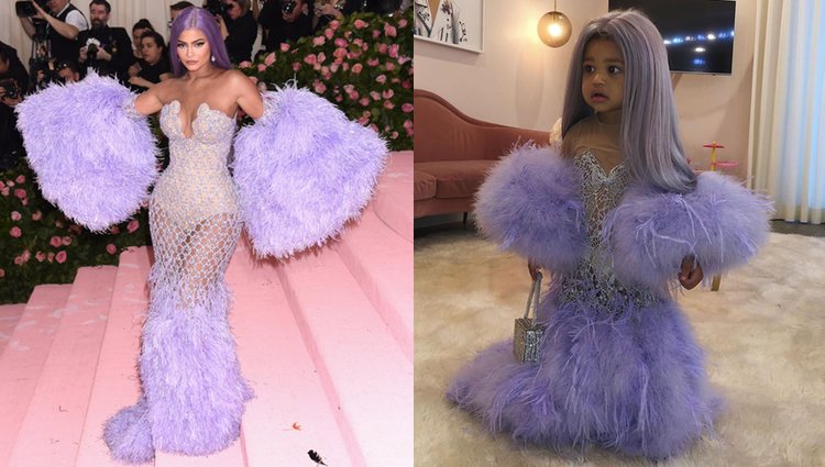 Kylie Jenner y Stormi vestidas igual | Foto: Gtres / Instagram