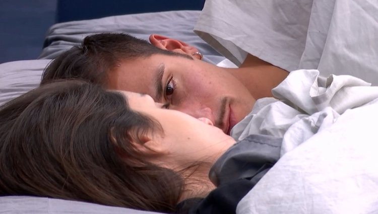 Adara y Gianmarco se miran intensamente | Foto: telecinco.es