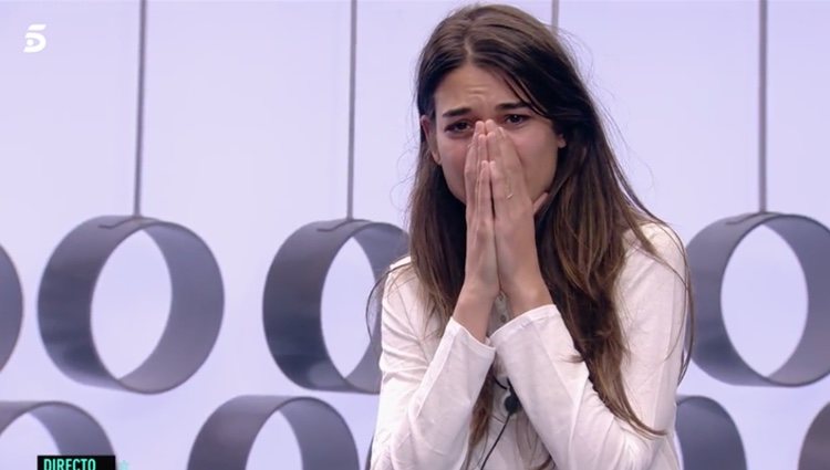 Estela Grande sorprendida por el regalo de Diego Matamoros en 'GH VIP 7' / Foto: Telecinco.es