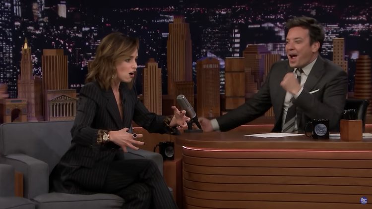 La actriz Emilia Clarke y el presentador Jimmy Fallon | Youtube