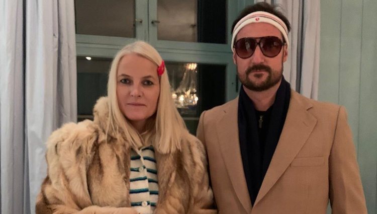 Mette Marit y Haakon disfrazados en Halloween