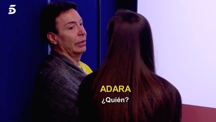 Adara y Maestro Joao hablan pensando que la cámara no les graba | Foto: telecinco.es