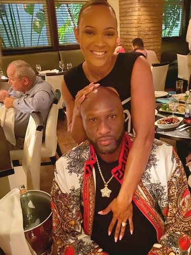 Lamar Odom junto a su novia, Sabrina Parr, anunciando su compromiso./Foto: Instagram