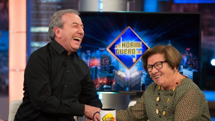 José Luis Perales con una fan en 'El Hormiguero'/ Foto: Antena 3