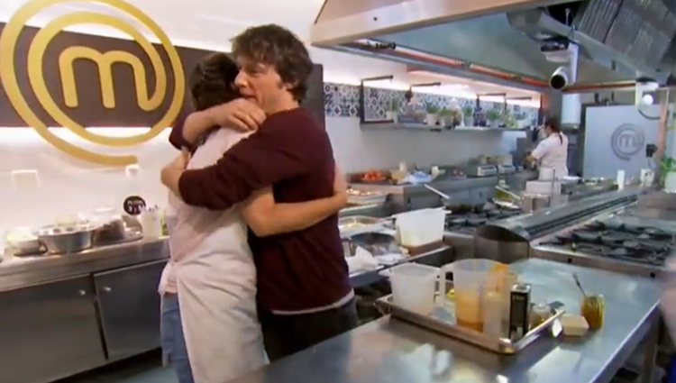 Jordi Cruz felicita a Tamara por su trabajo en la prueba de exteriores de la final de 'MasterChef Celebrity 4' - Fuente: Rtve.es