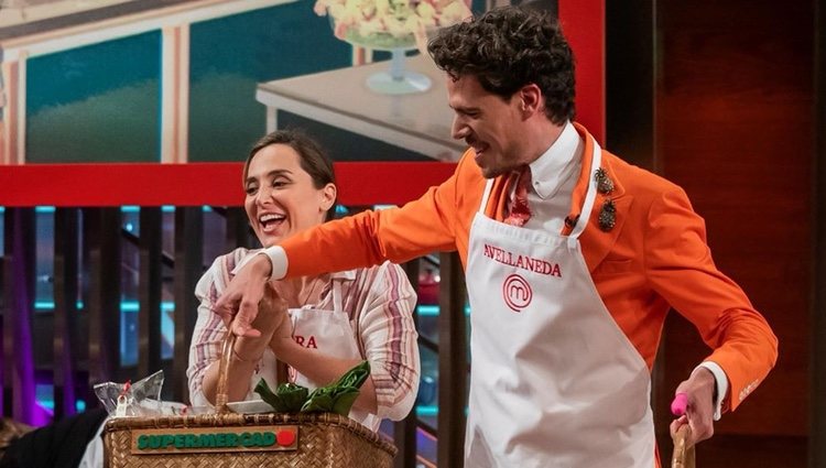 Tamara Falcó y Juan Avellaneda comprando en 'Masterchef Celebrity' | Instagram