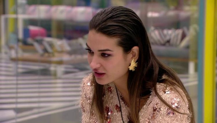 Estela Grande explicando a sus compañeras el encuentro con su marido en 'GH VIP 7'/ Foto: Telecinco.es