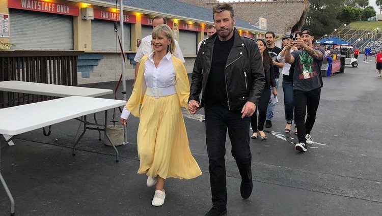 Olivia Newton-John y John Travolta vestidos como en 'Grease' | Foto: Instagram