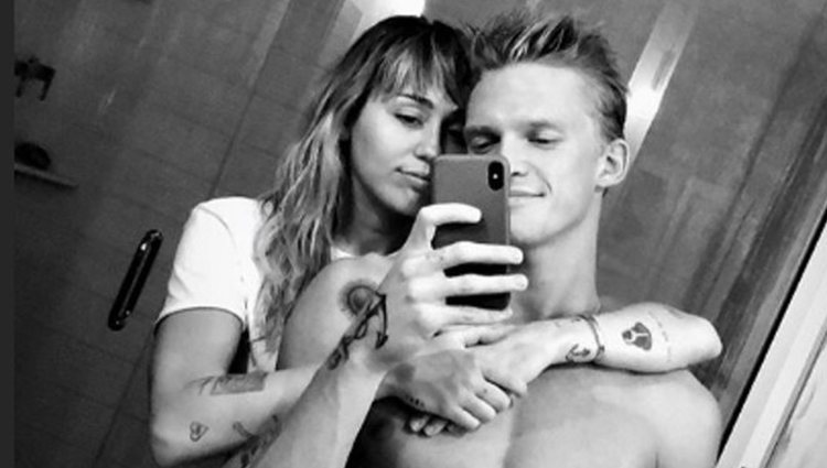 Miley Cyrus y Cody Simpson fueron la pareja sorpresa de 2019 | Foto: Instagram