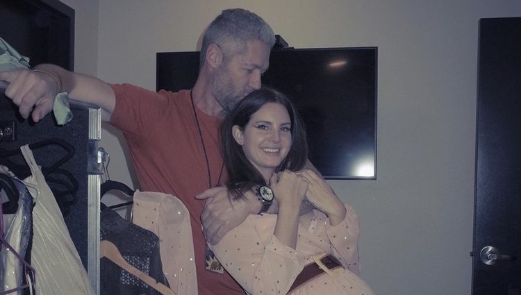 Lana Del Rey y su novio Sean Larkin | Foto: Instagram