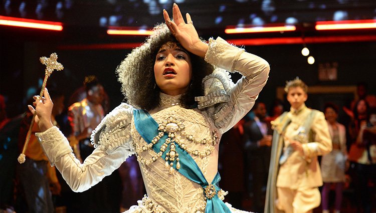 Angel (Indya Moore) en una de las balls de 'Pose' | FX