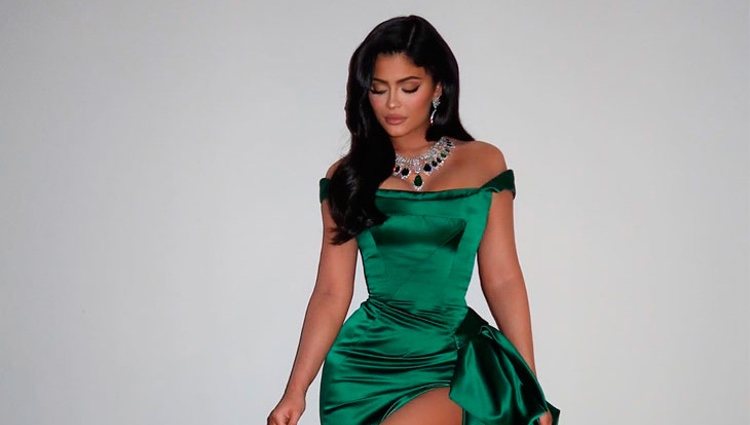 Kylie Jenner luciendo su vestido