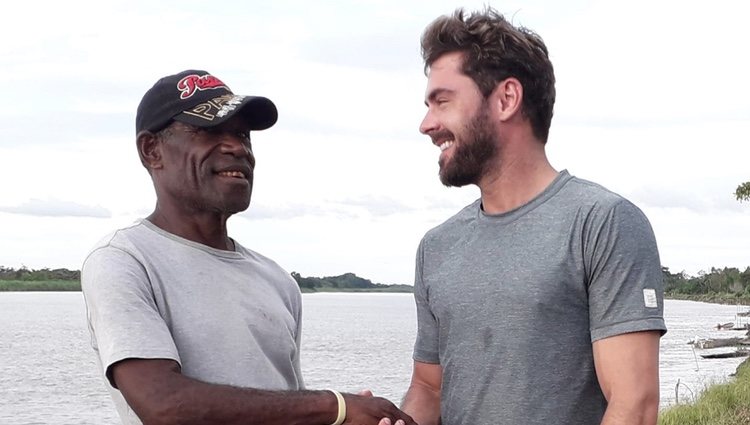 Zac Efron con Cyril Tara, su guía turístico/Facebook