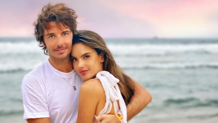 Alessandra Ambrosio y su novio Nicolo Oddiha